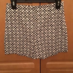 Zara shorts white and black pattern